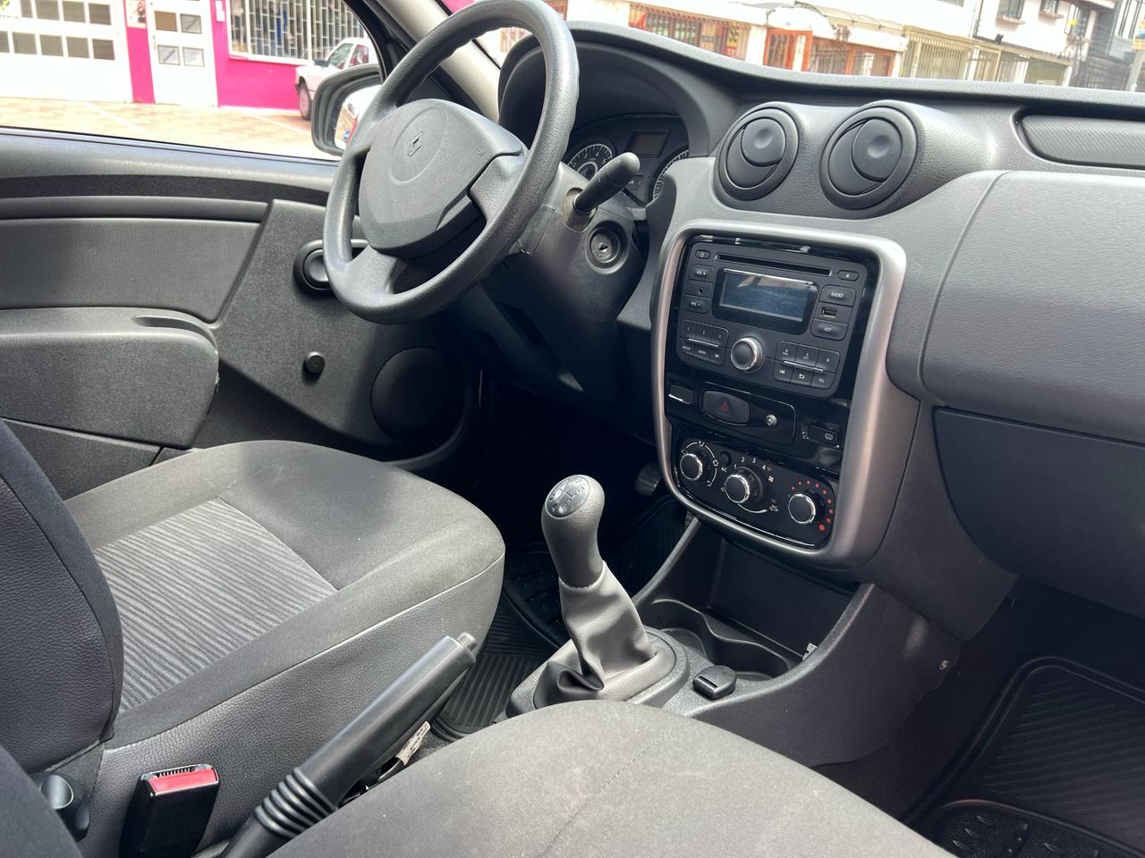 2013 RENAULT LOGAN FAMILIER