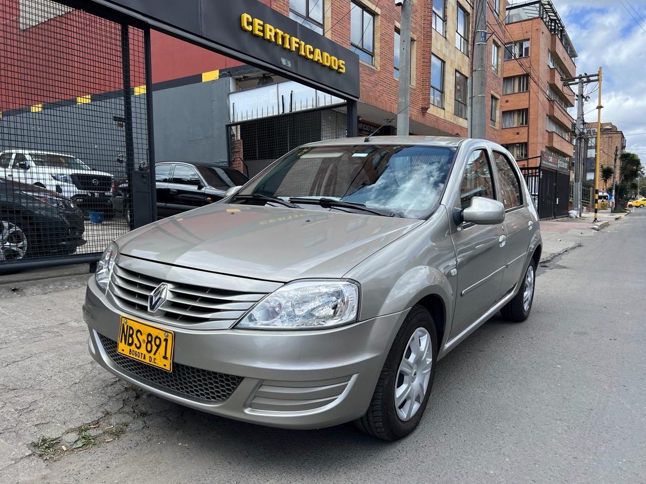 2013 RENAULT LOGAN FAMILIER