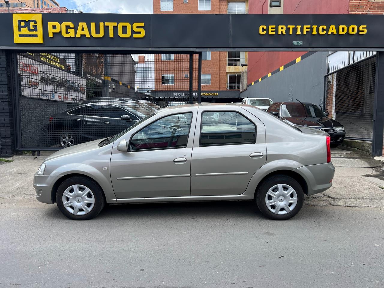 2013 RENAULT LOGAN FAMILIER